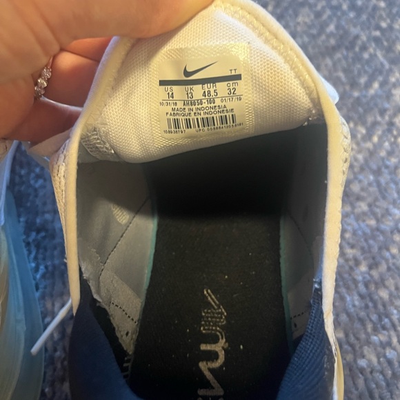 Nike Men’s Air Max 270 Cream Sneakers - Picture 6 of 6